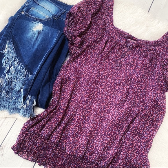 Mossimo Supply Co. Tops - 🌸{Mossimo Supply Co} Sheer Floral Top